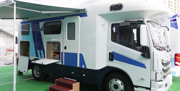 新飛輕卡房車(chē)