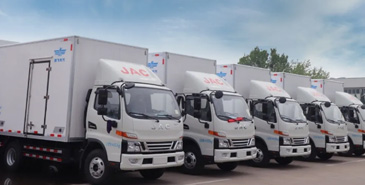 新飛駿鈴冷藏車批量交付聚賢公司